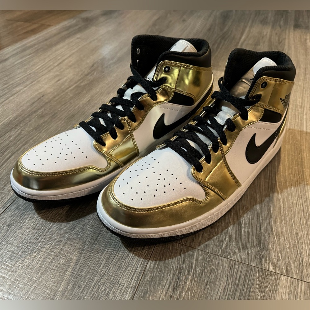 JORDAN 1 MID METALLIC GOLD - MENS 13